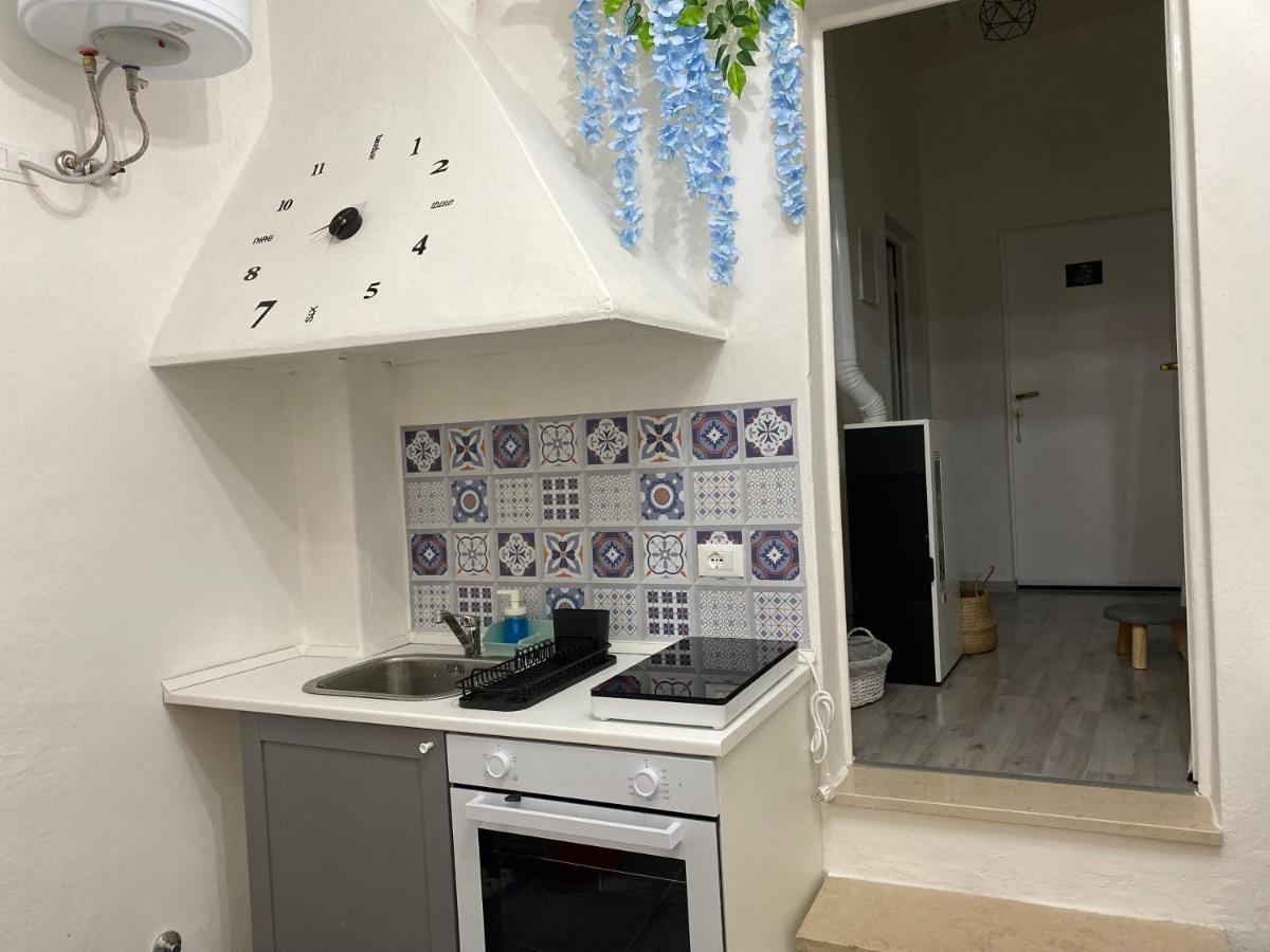 La Petite Maison Usigliano Exteriör bild