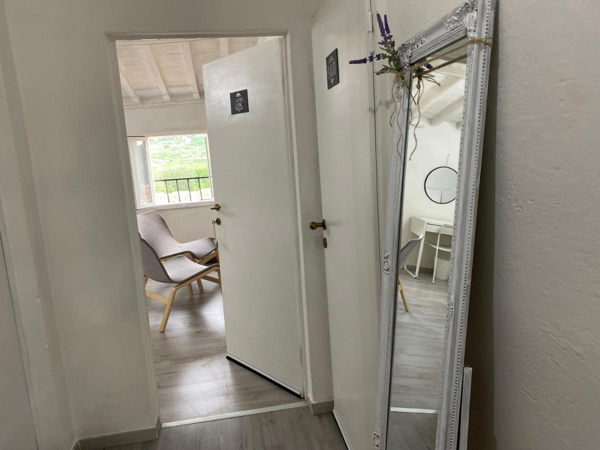 La Petite Maison Usigliano Exteriör bild