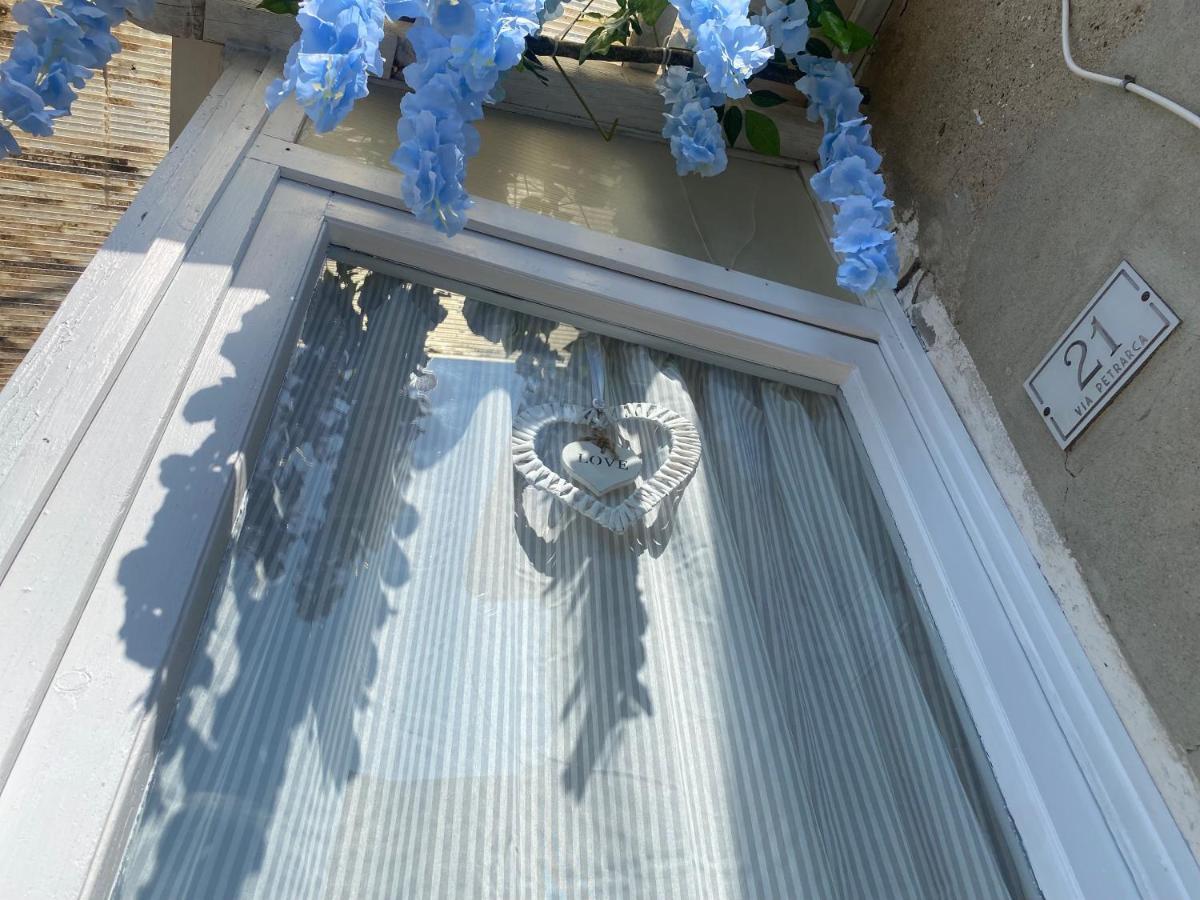 La Petite Maison Usigliano Exteriör bild
