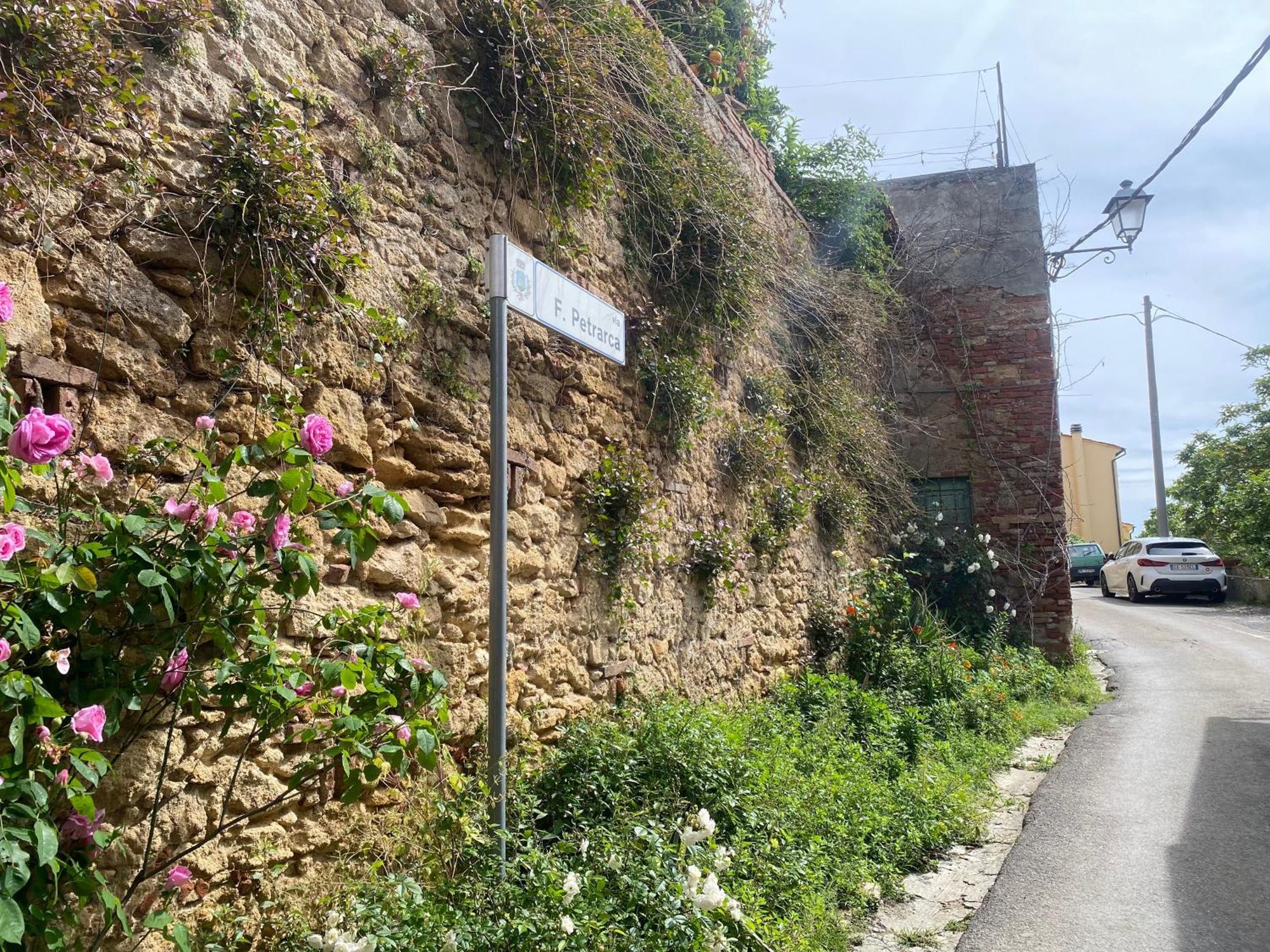 La Petite Maison Usigliano Exteriör bild